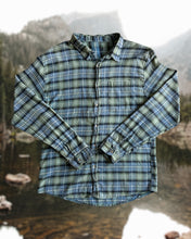 Load image into Gallery viewer, Vintage Camping Flannel -XL
