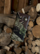 Load image into Gallery viewer, Vintage Camo Wallet

